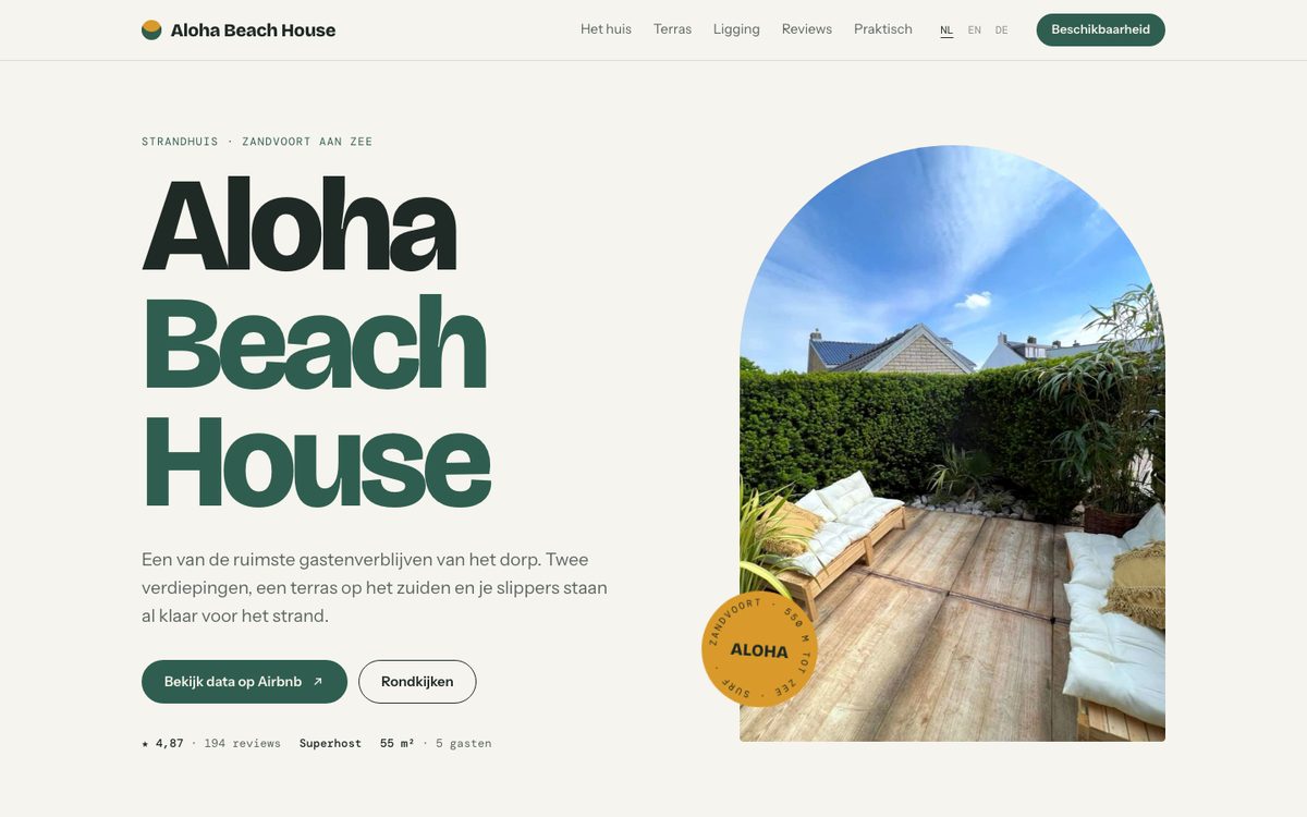 Voorbeeldsite Aloha Beach House: boogvormige foto van een zonnig terras